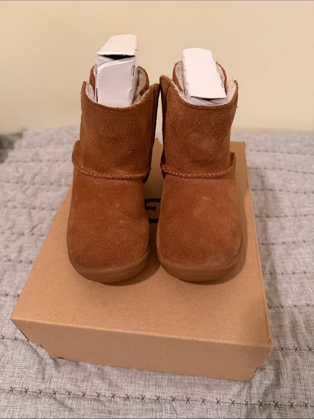 Kids UGG-style short boot